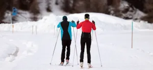 Ochronne nakrycie głowy - niezbędnik narciarza
